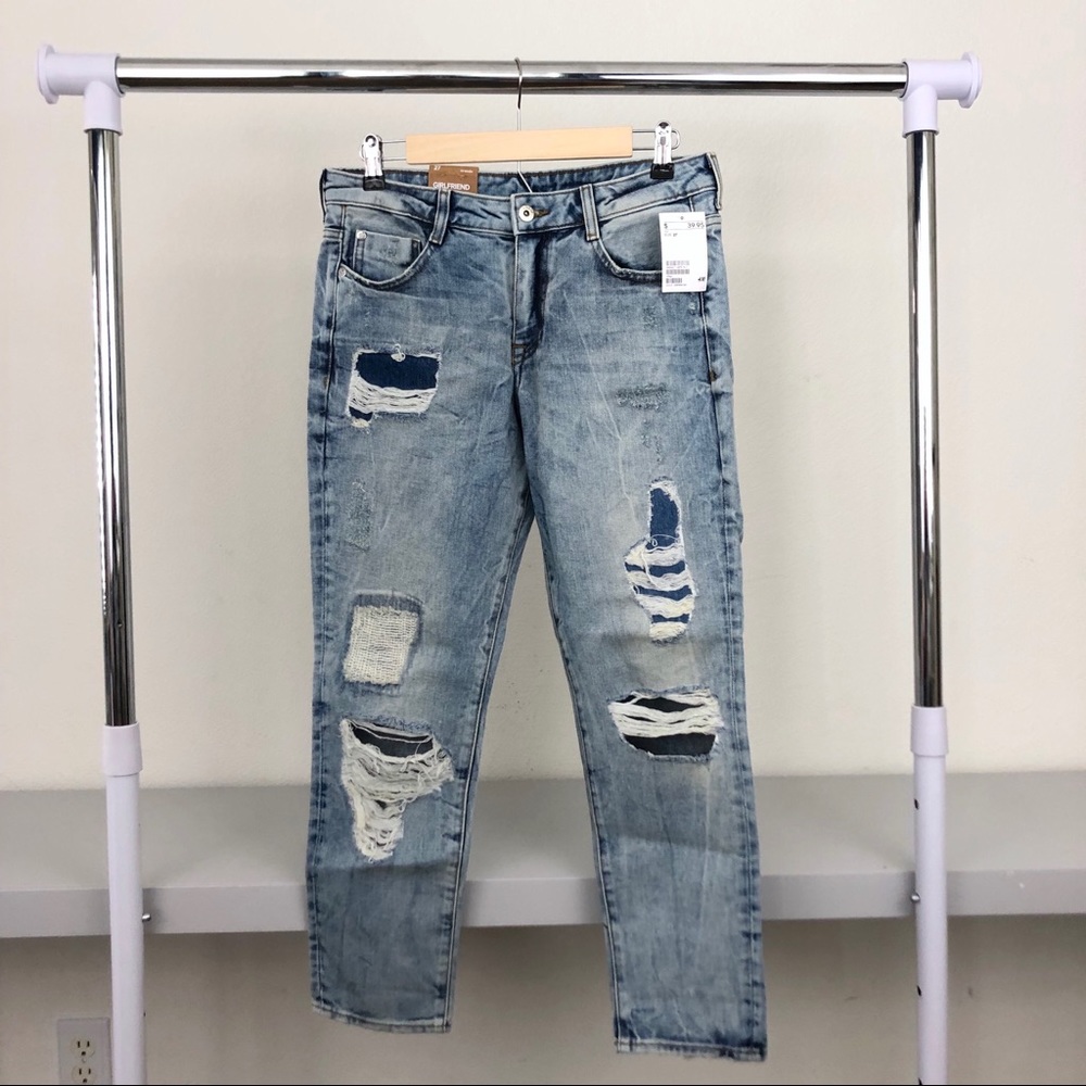 NWT H&M Girlfriend Fit Distressed Ankle Jeans